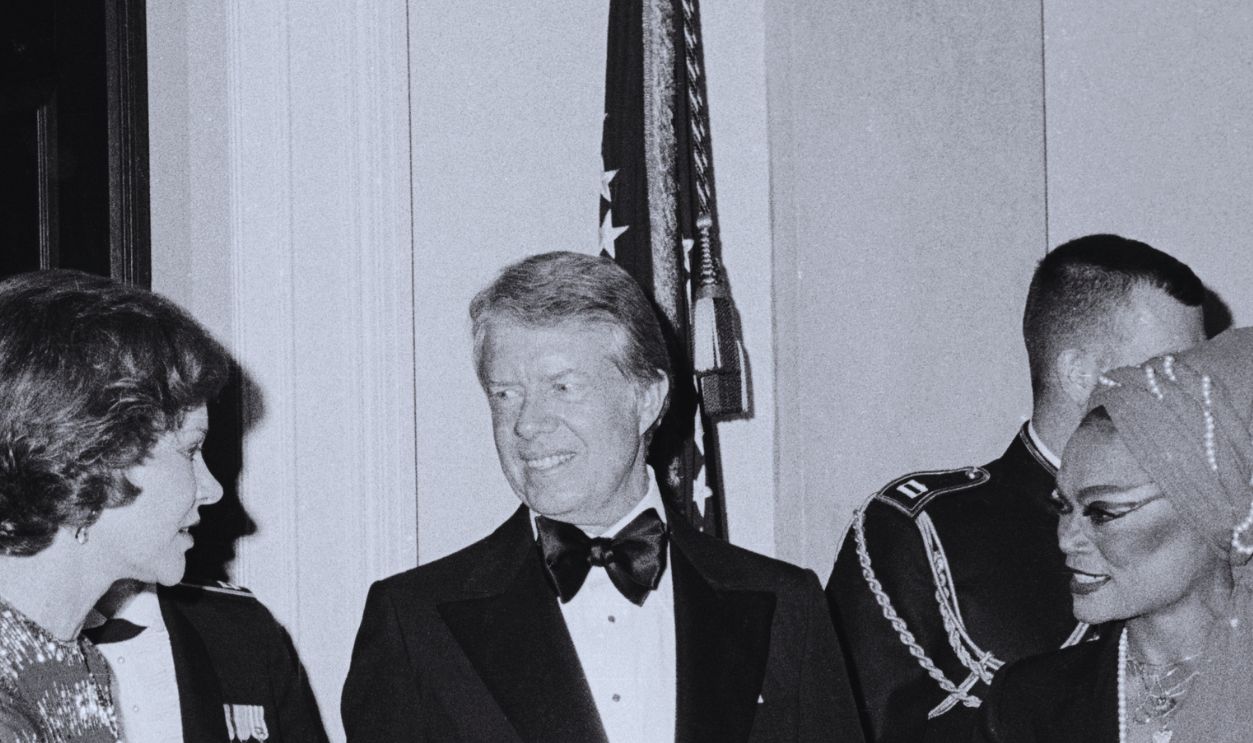 Singer Eartha Kitt will finally make it back to the White House January 29, ten years after the Lyndon Johnson, she says, virtually exiled her for remarks about Vietnam. She has been invited to a reception by Pres. Carter to mark the 10th anniversary of the restoration of Ford's Theatre.