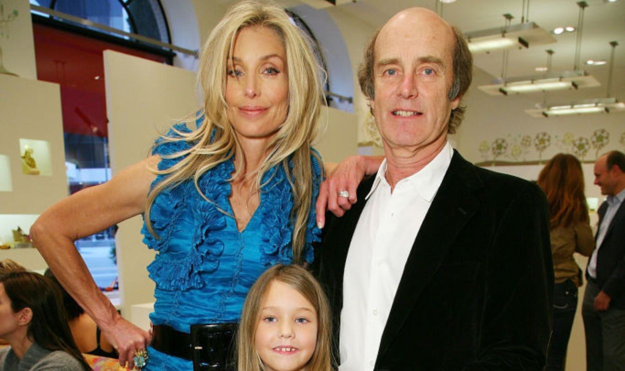 Heather Thomas with Family