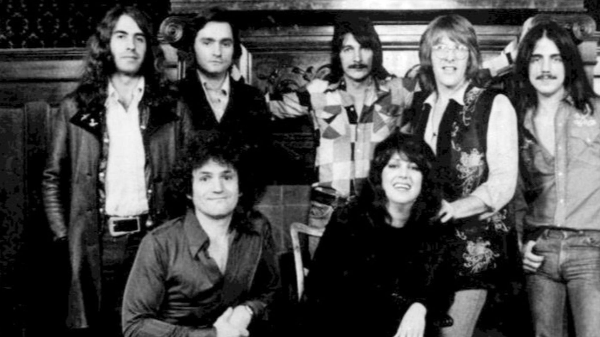 Publicity photo of Jefferson Starship.  Back, from left-Pete Sears, Marty Balin, John Barbata, Paul Kantner, Craig Chaquico.  Front from left-David Freiberg, Grace Slick.