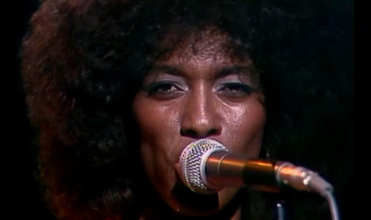 Screenshot from Rockin’ Chair (2000)