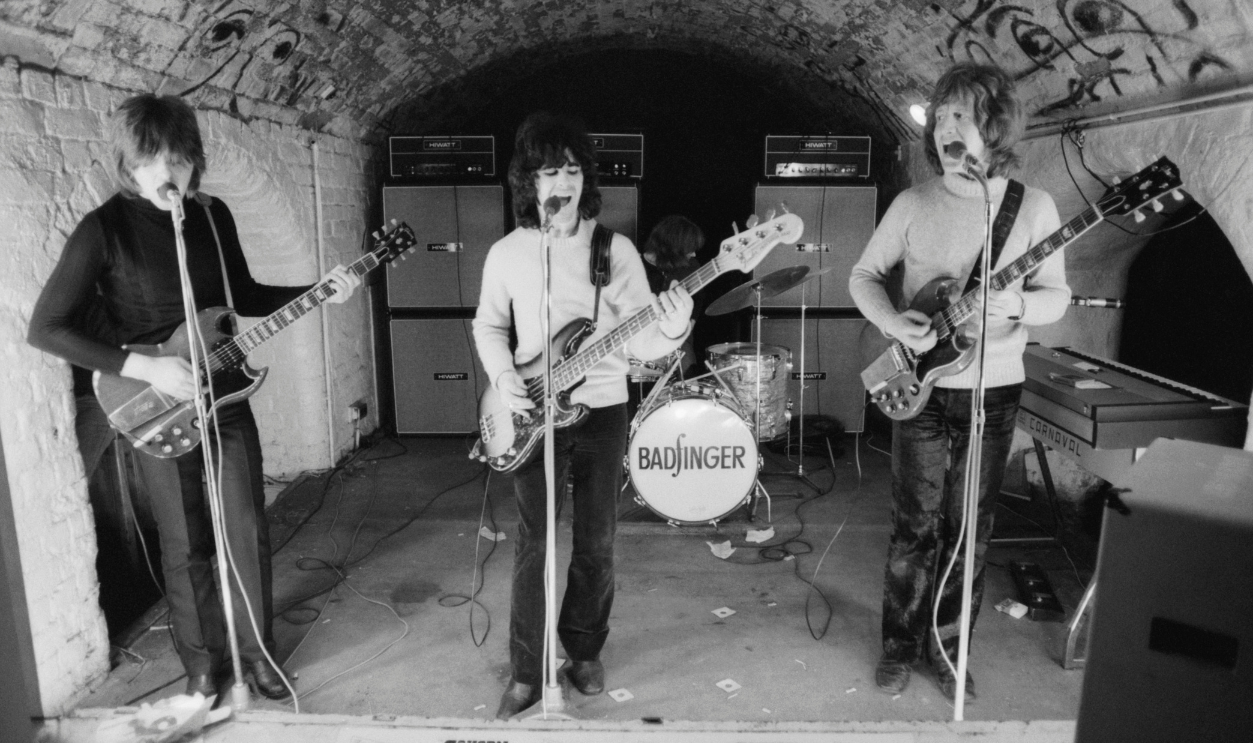  Badfinger Performing at The Cavern