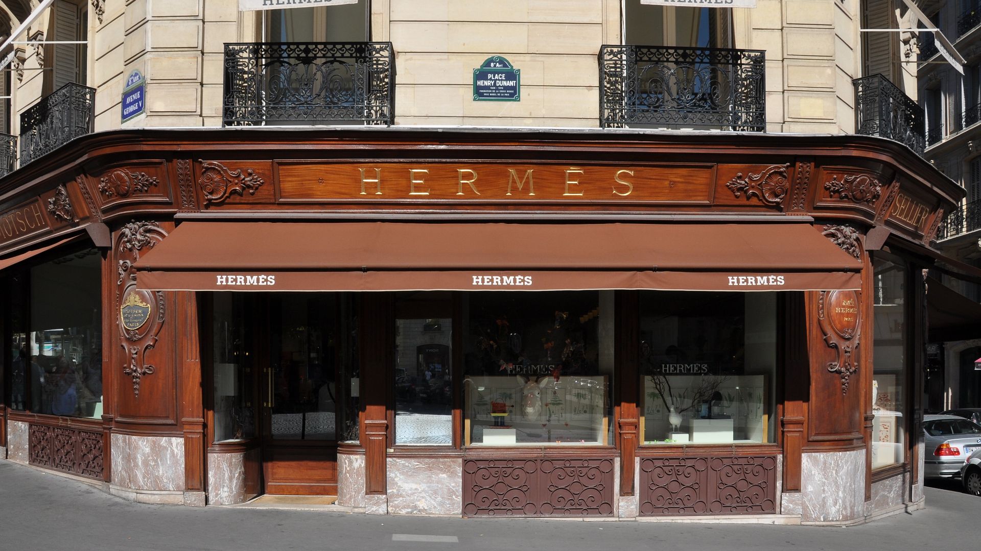 Hermès Store at Avenue George V in Paris 8th arrondissement, France.
