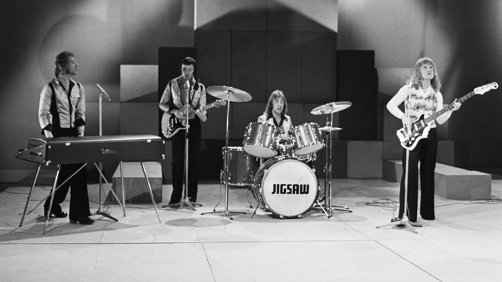 Musical band Jigsaw on Dutch television programme Toppop (20 March 1975)