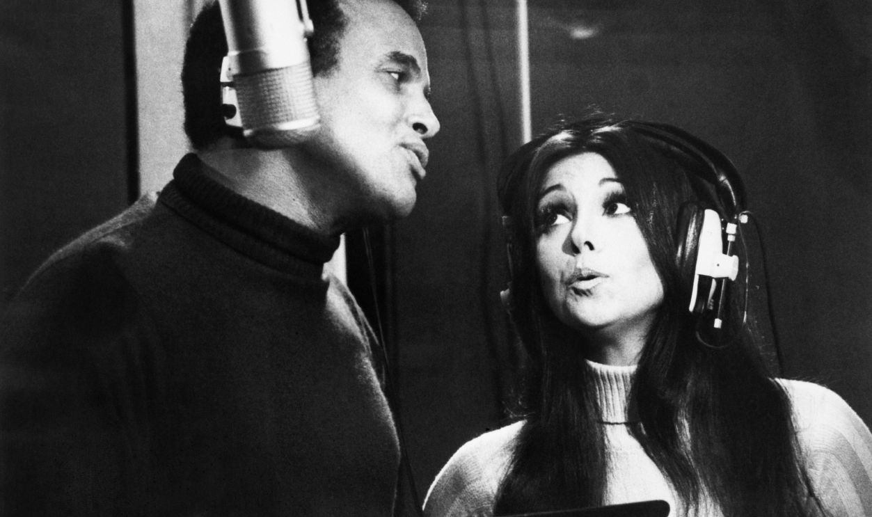 "I guess we're trying to say that it's all right to be different. Everybody's apparently afraid now to be different...If we have anything to say on the show, it's 'be yourself.'" That, explains Marlo Thomas, is the underlying theme of "Marlo Thomas and Fr