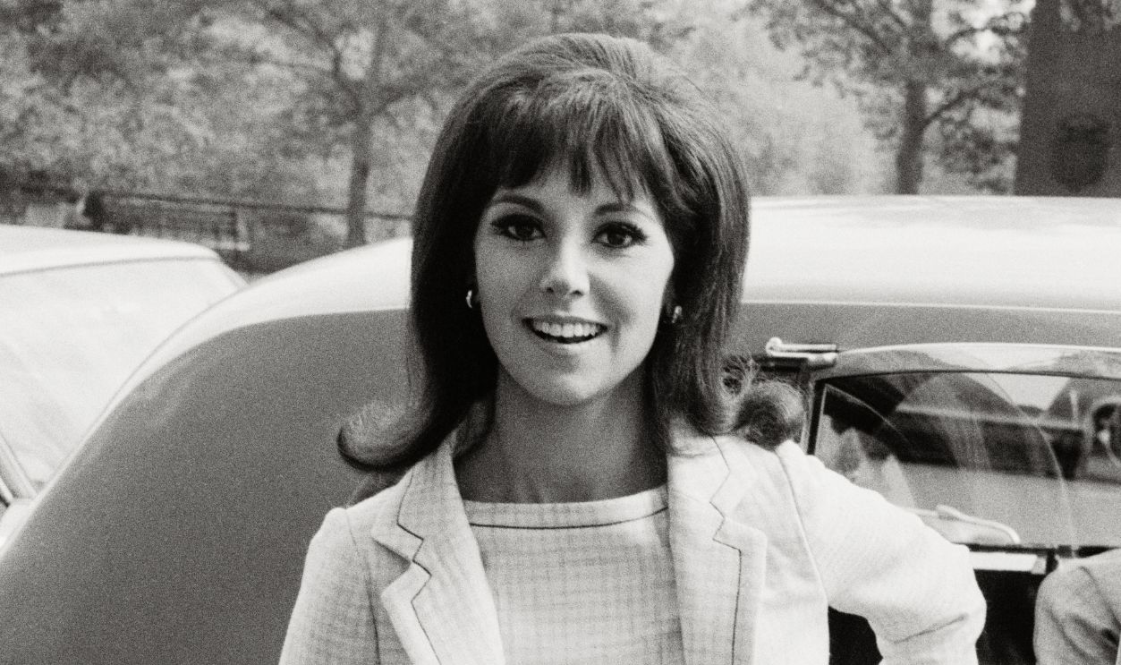 Marlo Thomas opening limousine door; circa 1970; New York