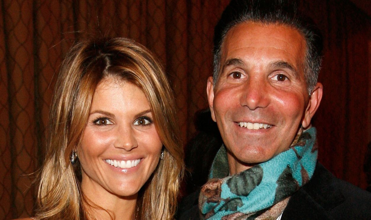 BEVERLY HILLS, CA - FEBRUARY 20: Actress Lori Loughlin (L) and husband Mossimo Giannulli attend the Saks Fifth Avenue's Unforgettable Evening cocktail reception benefiting Entertainment Industry Foundation's (EIF) Women's Cancer Research Fund held at the Beverly Wishire Hotel on February 20, 2008 in Beverly Hills, California.