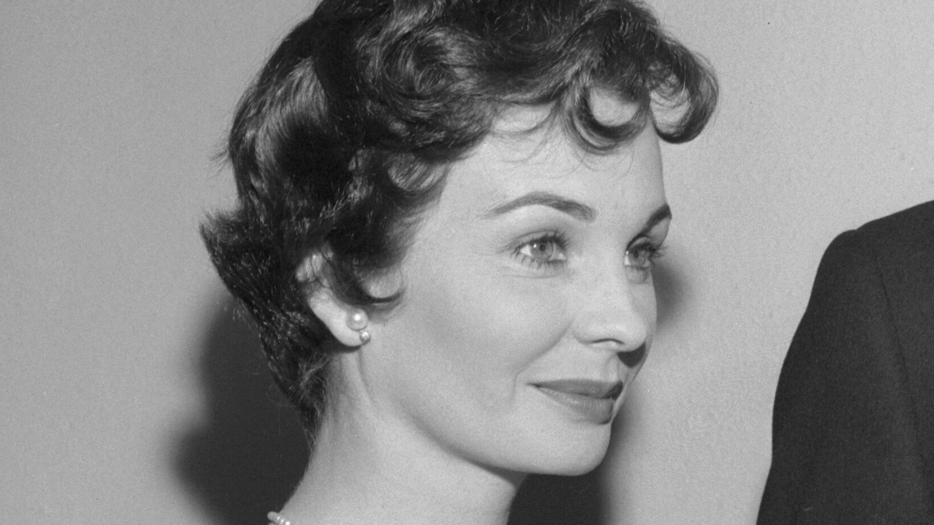 Jean Simmons at the 10th annual Golden Globe Awards held at the Ambassador Hotel in Los Angeles having won for best performance by an actress in a leading role in a comedy or musical.