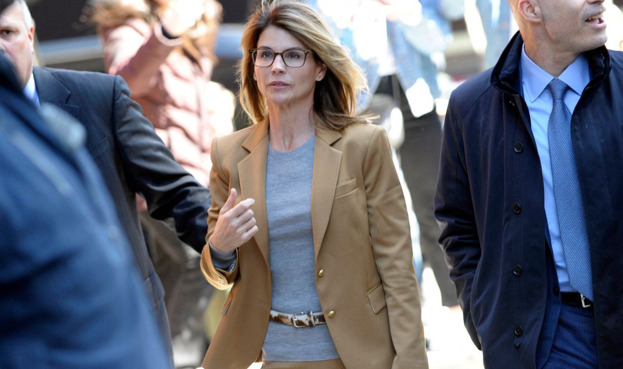 Actress Lori Loughlin (C) arrives at the court to appear before Judge M. Page Kelley to face charge for allegedly conspiring to commit mail fraud and other charges in the college admissions scandal at the John Joseph Moakley United States Courthouse in Boston, Massachusetts on April 3, 2019.