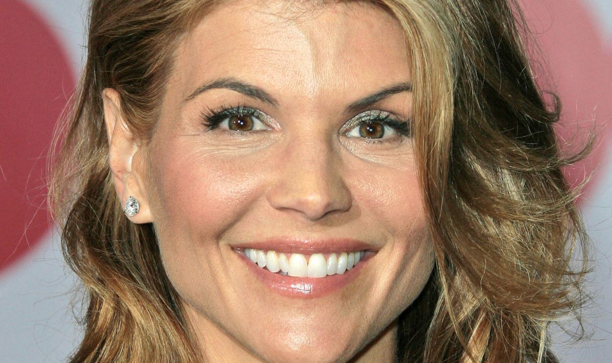 Lori Loughlin at the "Old Dogs" World Premiere, El Capitan Theatre, Hollywood, CA. 11-09-09