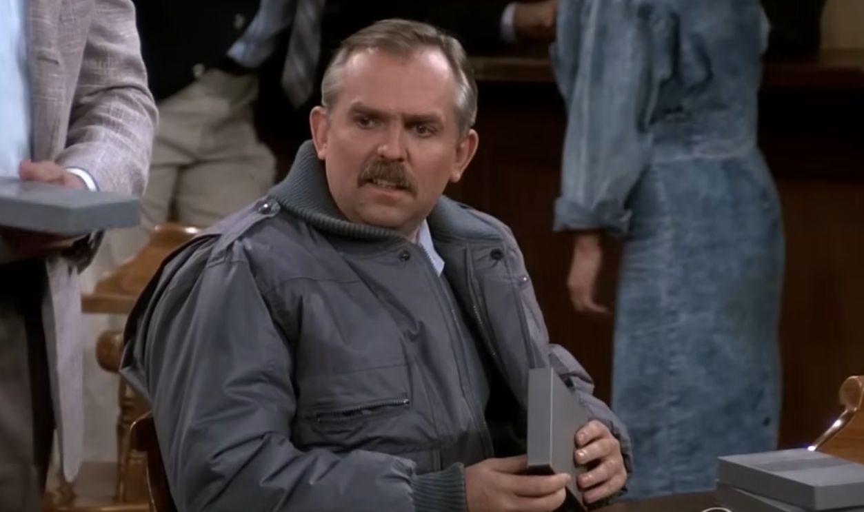 Screenshot from Cheers (1982-1993)
