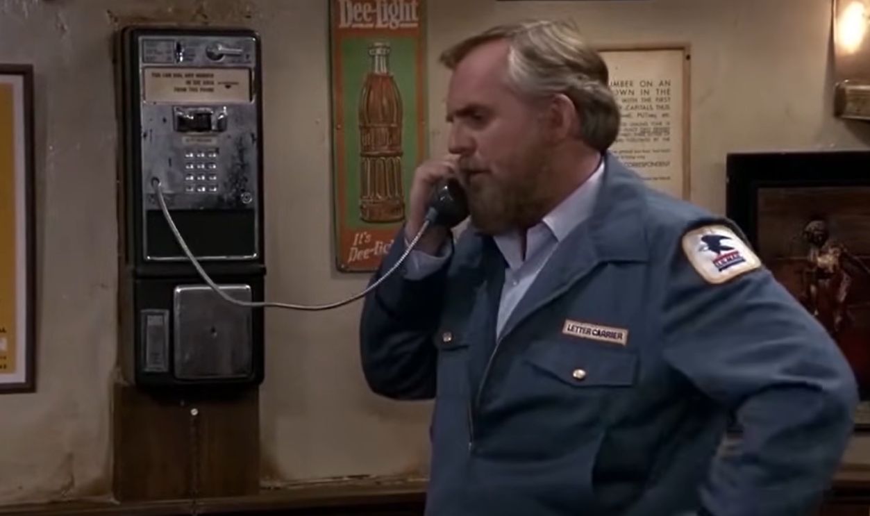 Screenshot from Cheers (1982-1993)