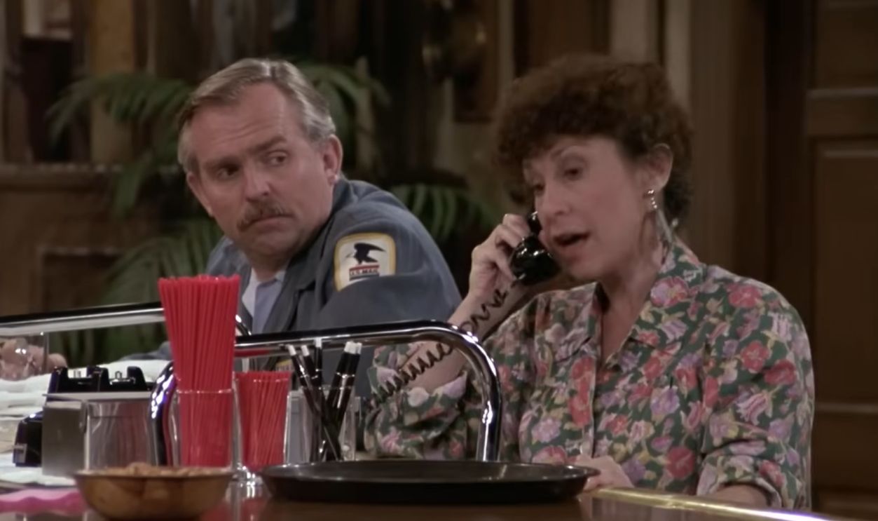 Screenshot from Cheers (1982-1993)