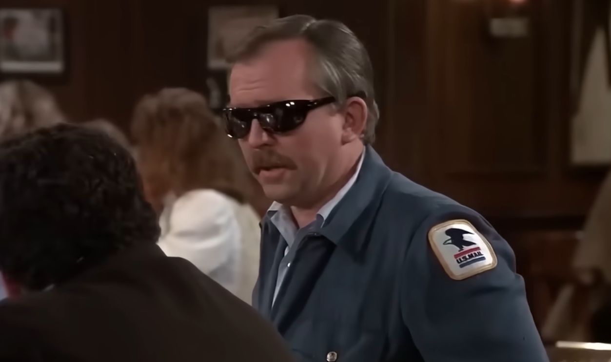 Screenshot from Cheers (1982-1993)