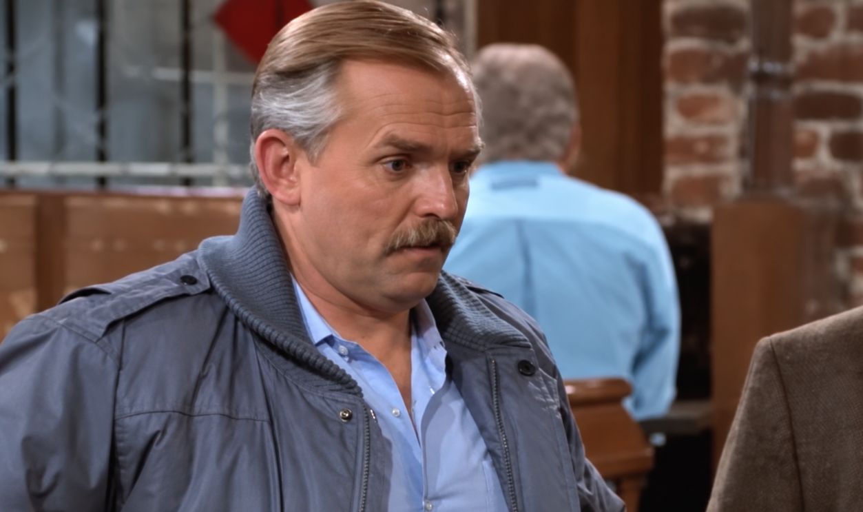 Screenshot from Cheers (1982-1993)