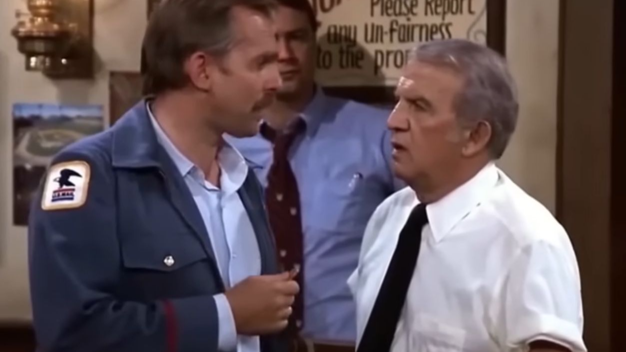 Screenshot from Cheers (1982-1993)