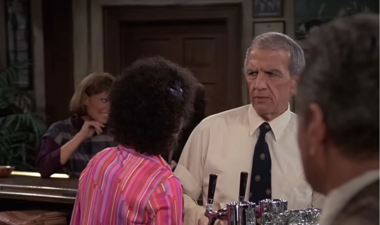 Screeshot from Cheers, Paramount (1982–1993)