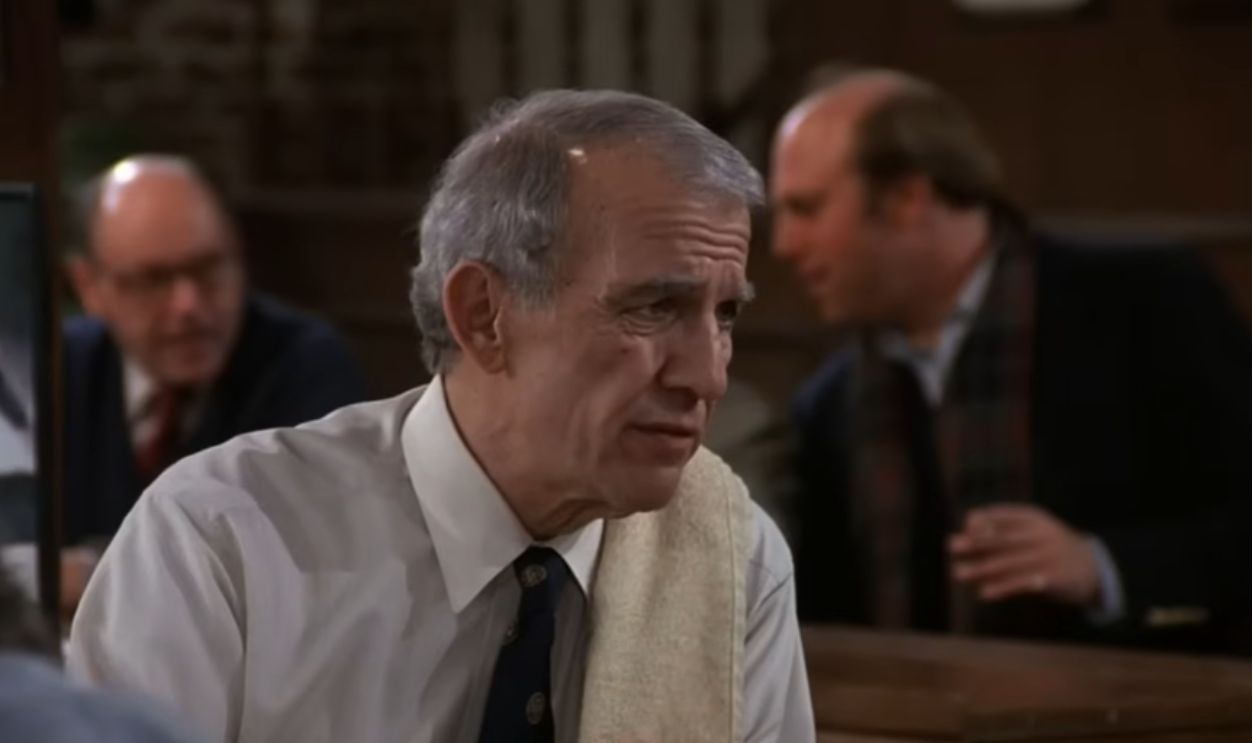 Screeshot from Cheers, Paramount (1982–1993)