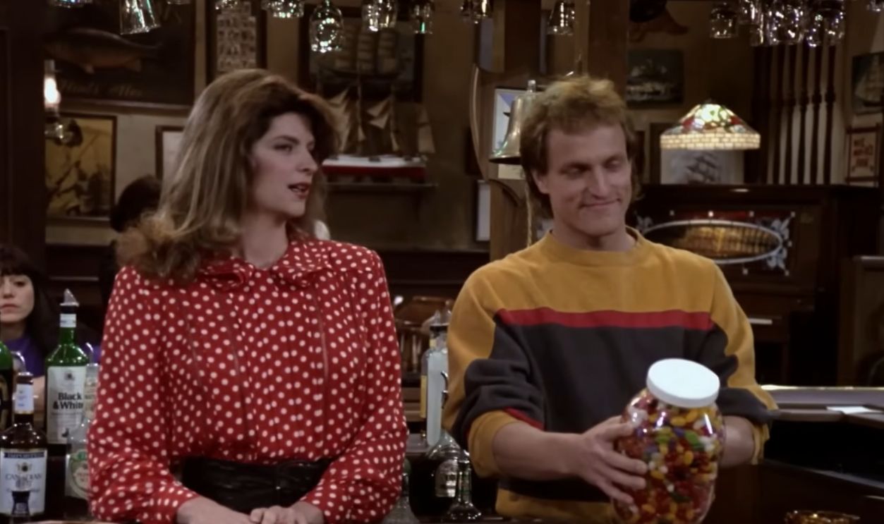 Screenshot from Cheers (1982-1993)