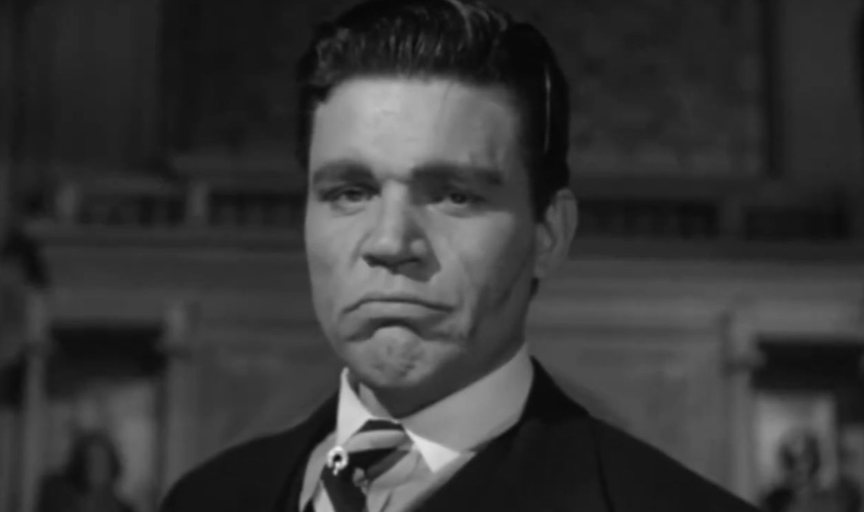 Screenshot from The Scarface Mob (1962)