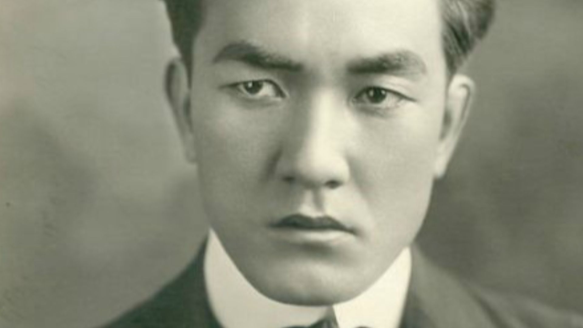 ca. 1915-1920 portrait of Japanese actor Sessue Hayakawa (1886 –1973) taken by Alvert Witzel (1879-1929).