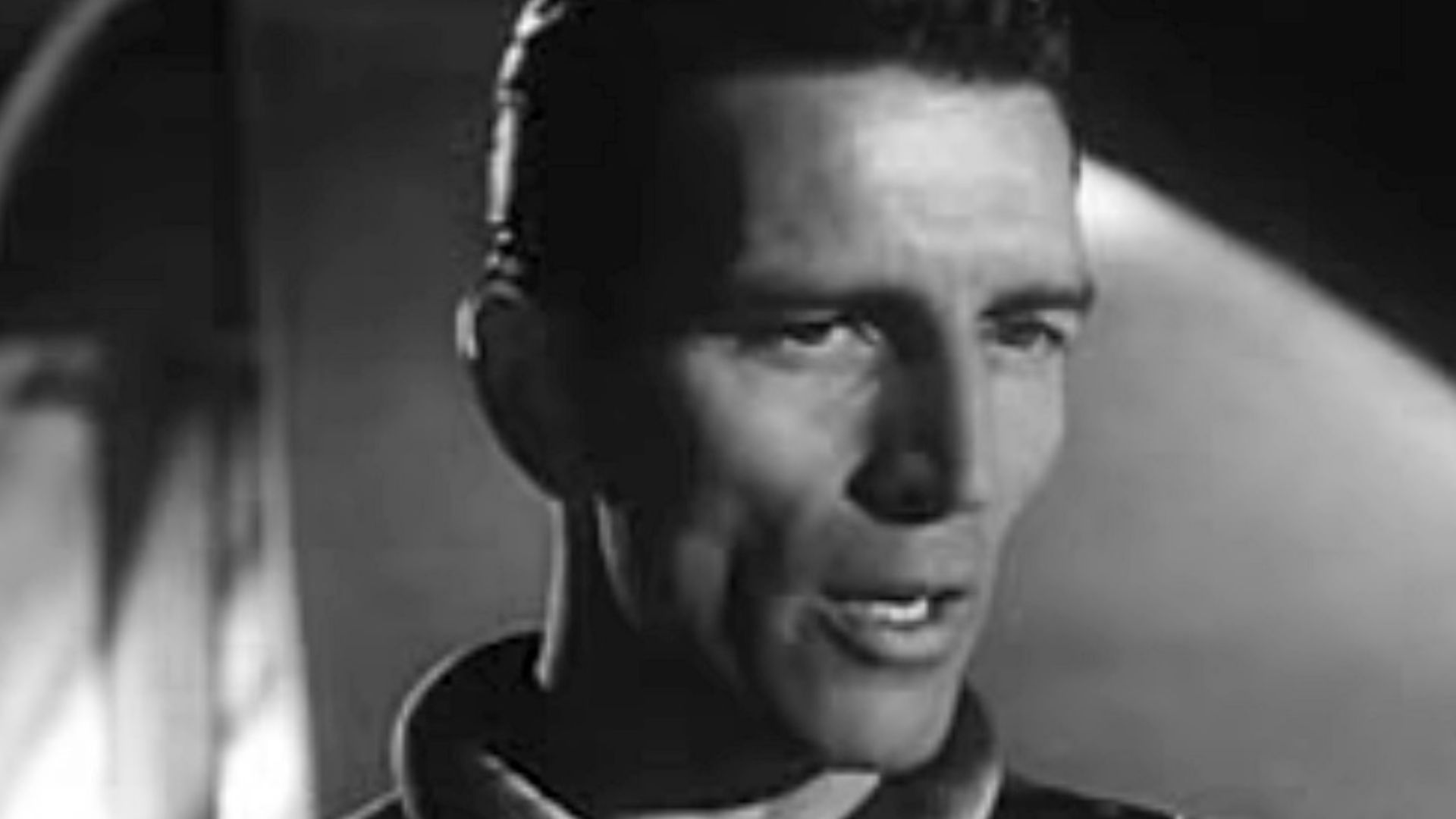 en:The Day the Earth Stood Still is a 1951 science fiction film about an alien and a robot on a diplomatic mission to Earth.This image is a screenshot from a public domain trailer for the film.  Trailers for movies released before 1964 are in the Public D