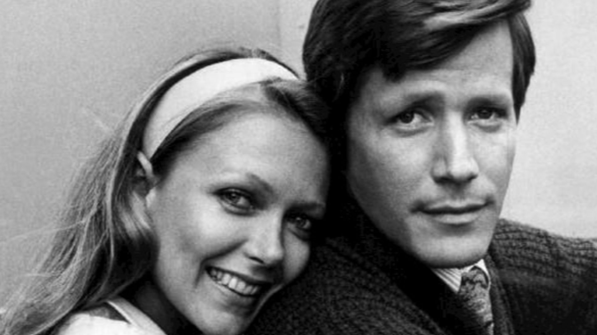 Photo of Peter Strauss as Rudy Jordache and Susan Blakely as Julie Prescott from the 1976 television miniseries Rich Man, Poor Man.