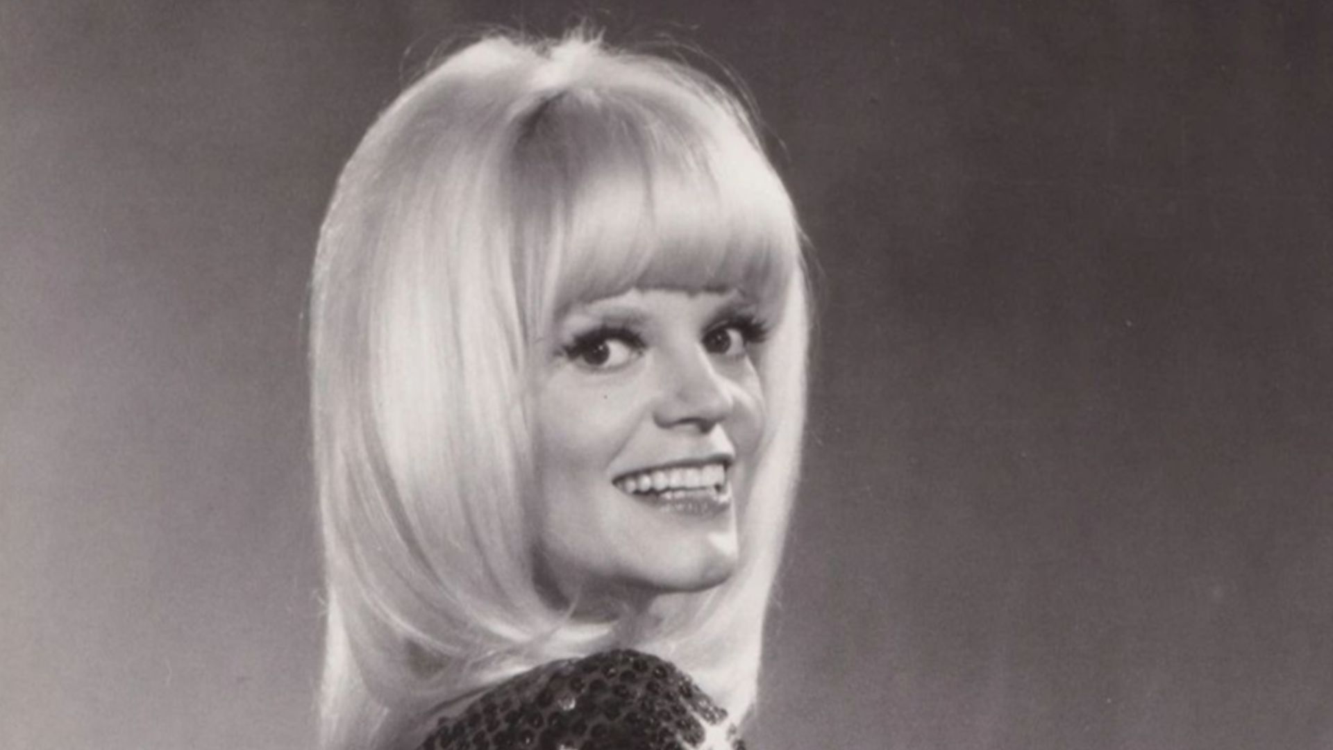 Press photo of actress Carol Wayne (1942-1985) in The Tonight Show Starring Johnny Carson (1973).