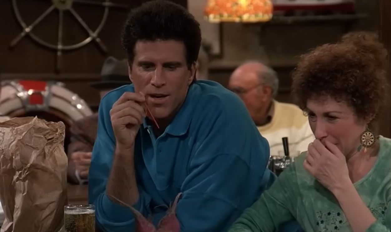 Screenshot from Cheers (1982-1993)
