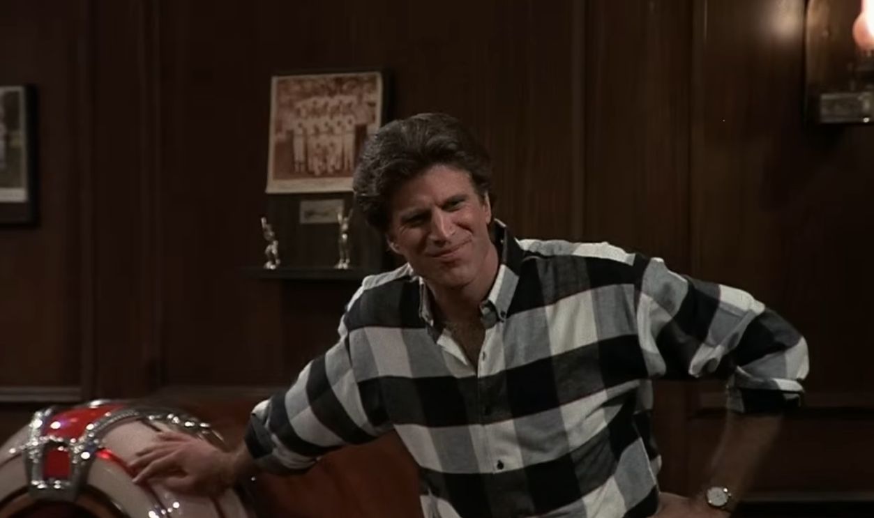 Screenshot from Cheers (1982–1993)