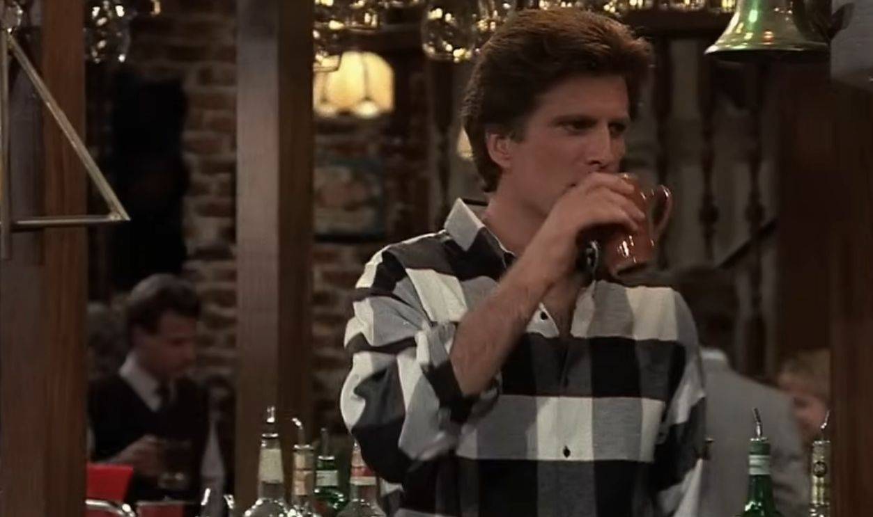 Screenshot from Cheers (1982–1993)