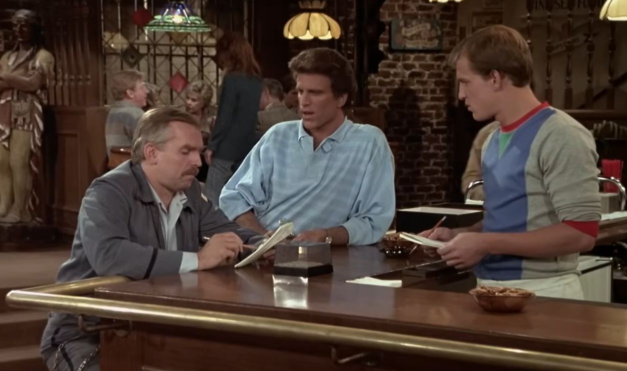 Screenshot from Cheers (1982–1993)