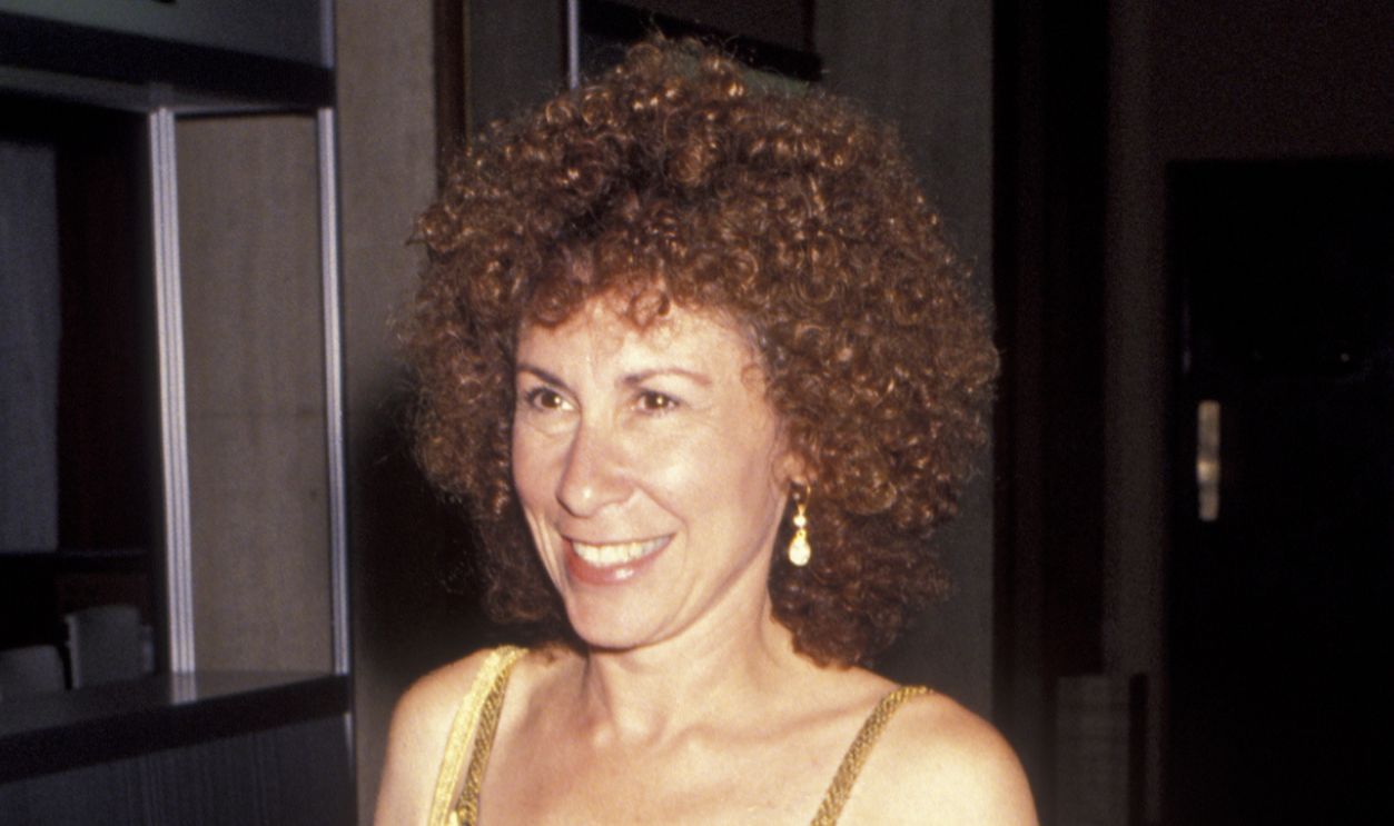Rhea Perlman attends Simon Weisenthal Awards Honoring Arnold Schwarzenegger on June 16, 1991 at the Century Plaza Hotel in Century City, California.