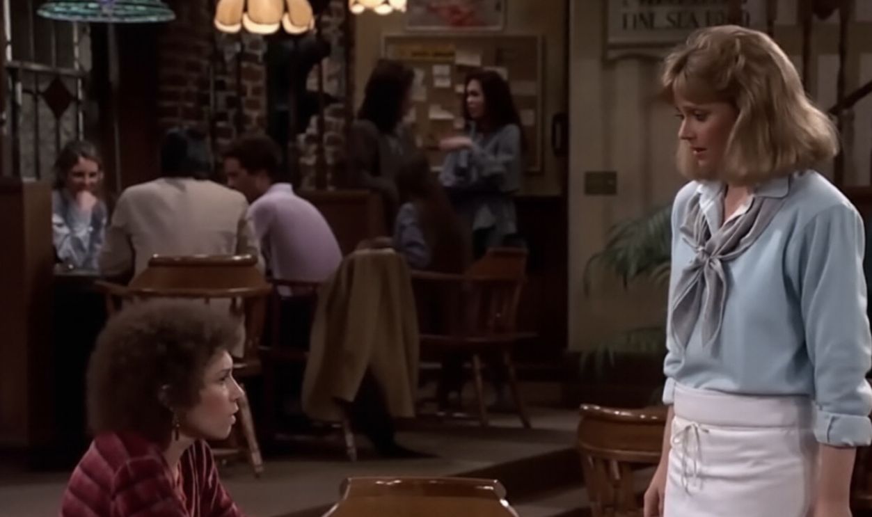 Screenshot from Cheers (1982–1993)