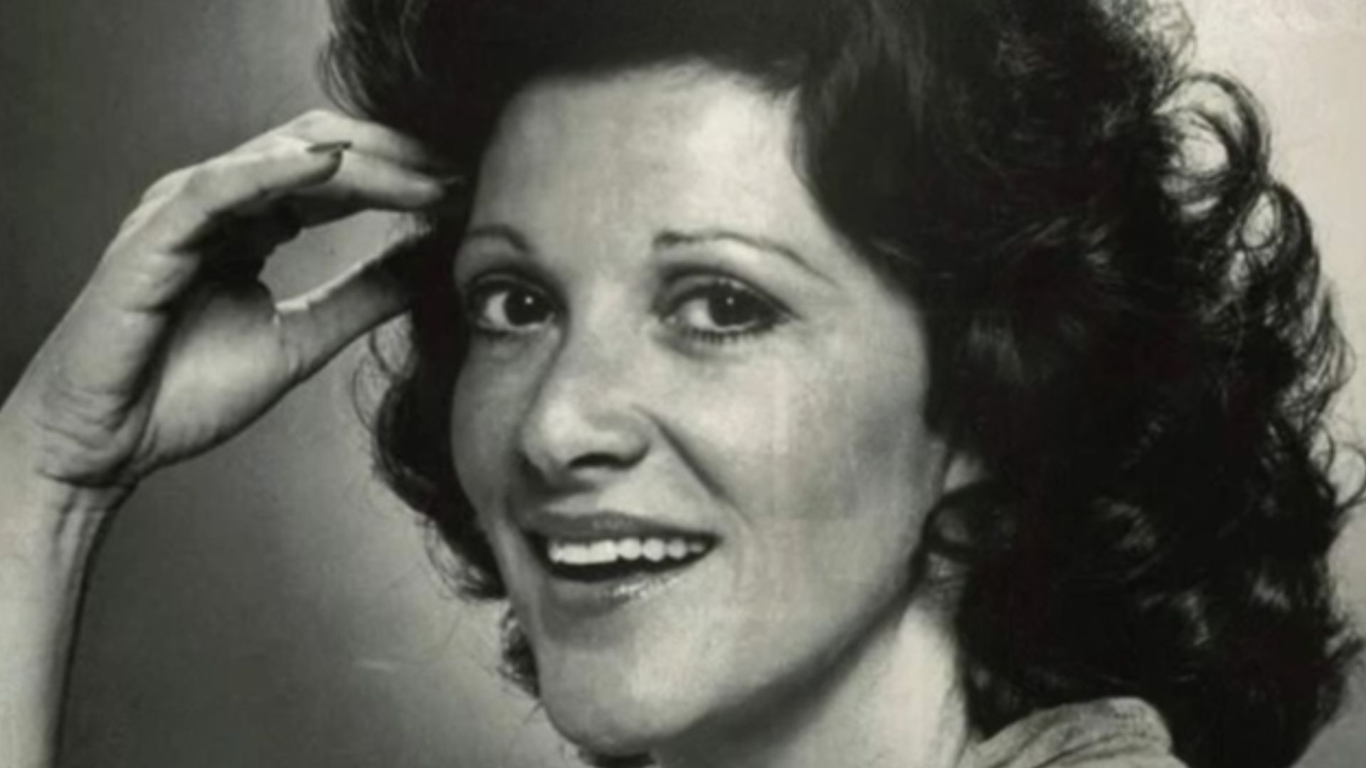 Publicity photo of Linda Lavin as the titular character from the television program Alice.