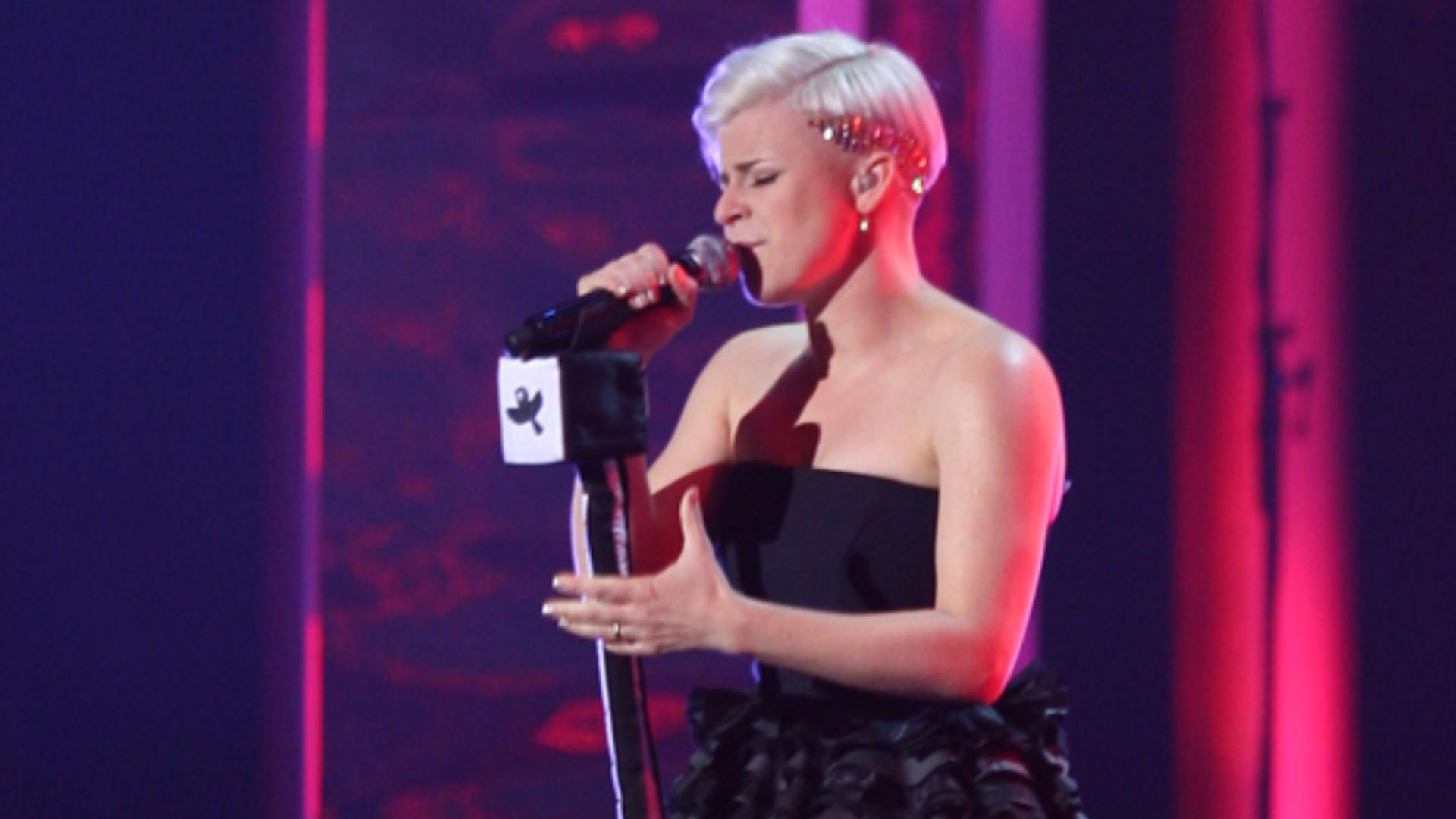 Nobel Peace Prize Concert 2008, Robyn