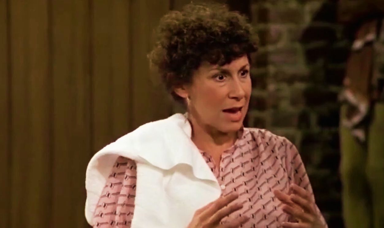 Screenshot from Cheers (1982–1993)