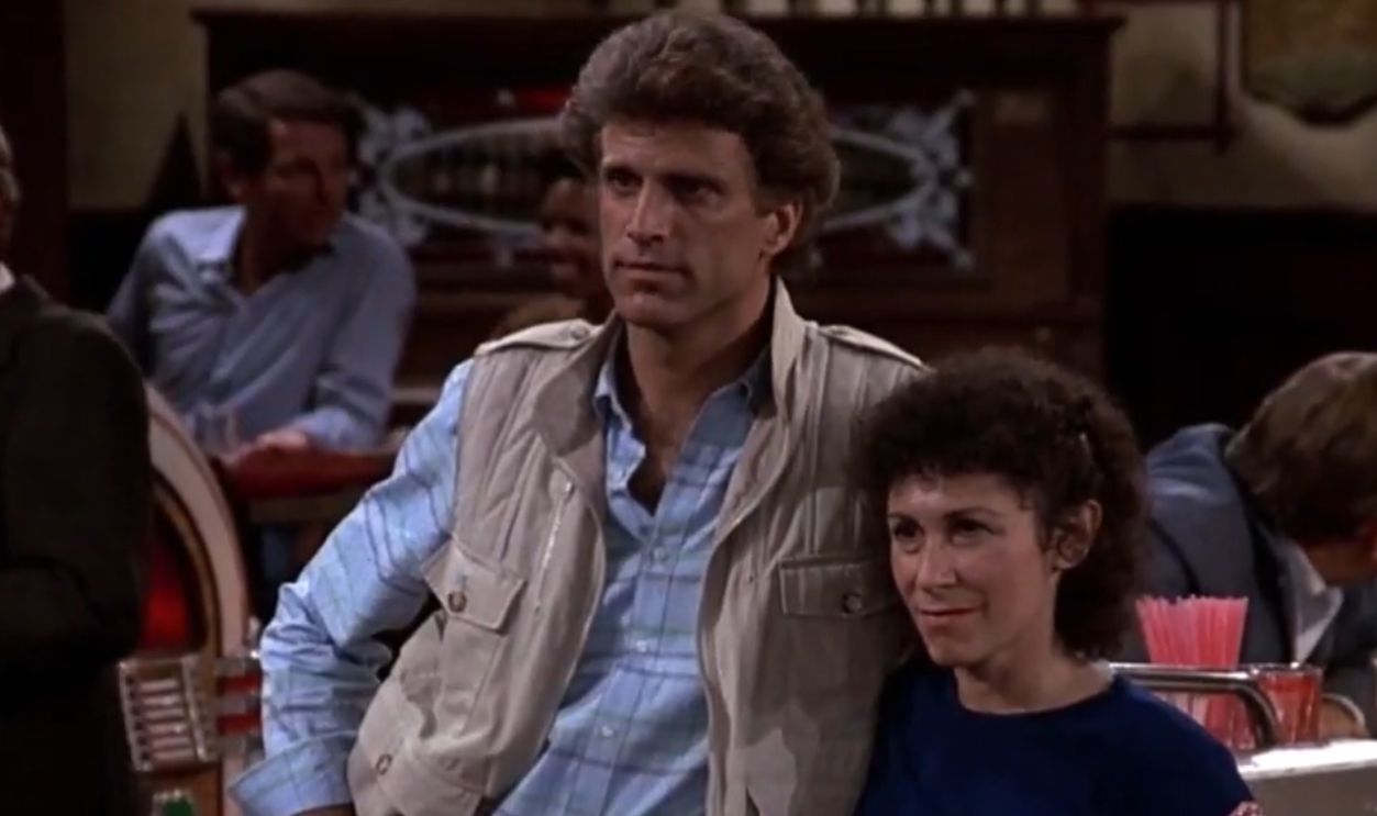 Screenshot from Cheers (1982–1993)