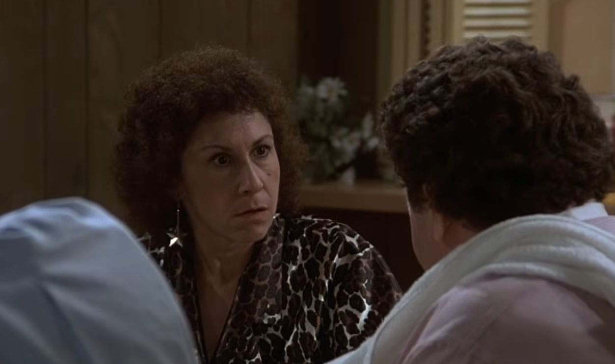 Screenshot from Cheers (1982–1993)
