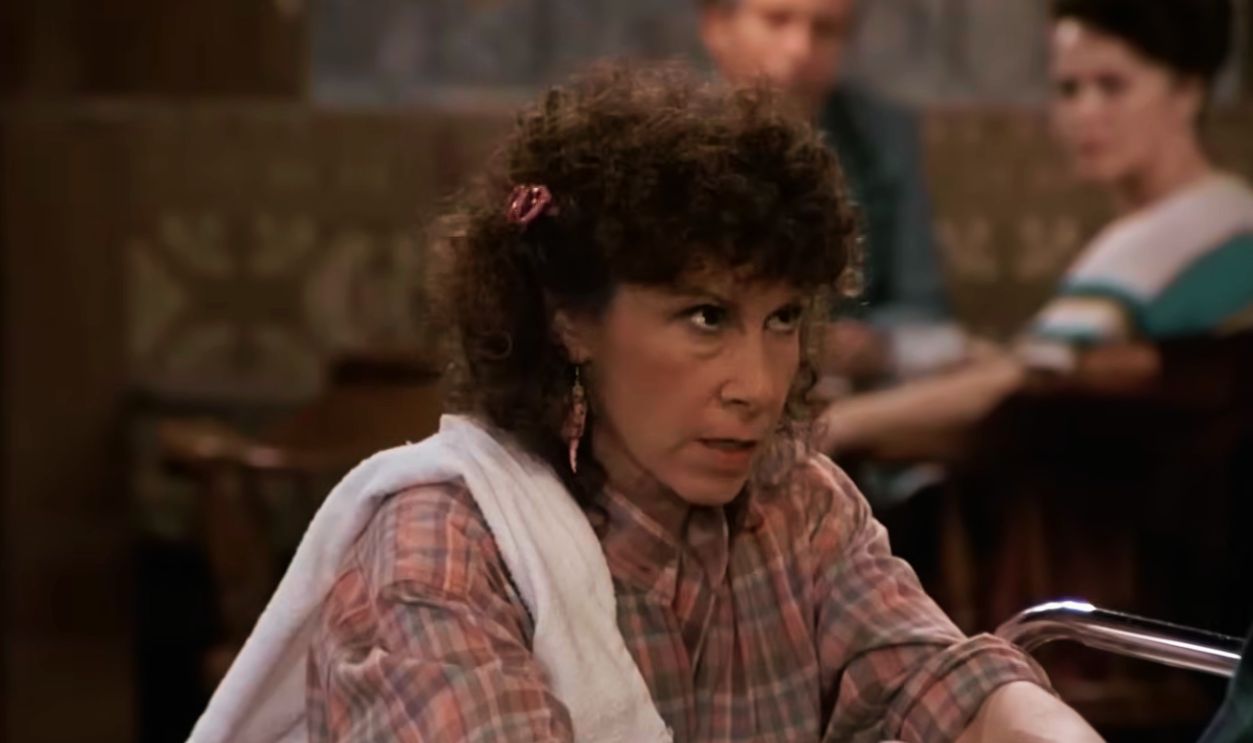 Screenshot from Cheers (1982–1993)