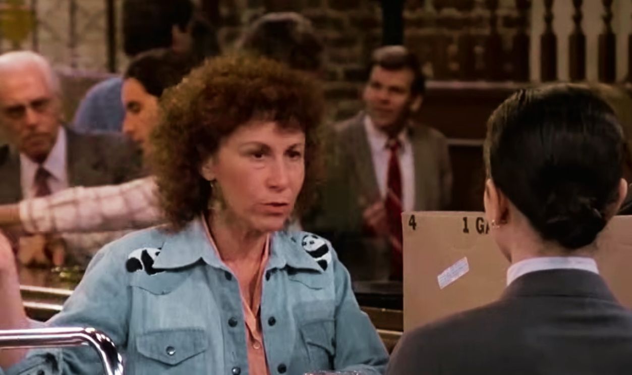 Screenshot from Cheers (1982–1993)