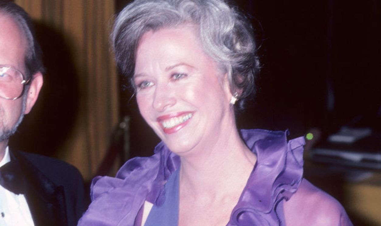 BEVERLY HILLS, CA - JANUARY 31: Actress Polly Holliday and guest attend the 38th Annual Golden Globe Awards on January 31, 1981 at the Beverly Hilton Hotel in Beverly Hills, California.