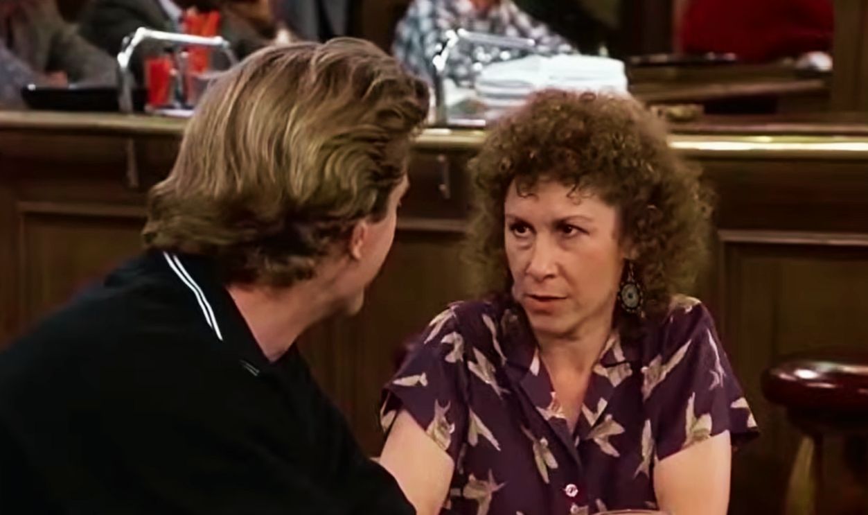 Screenshot from Cheers (1982–1993)