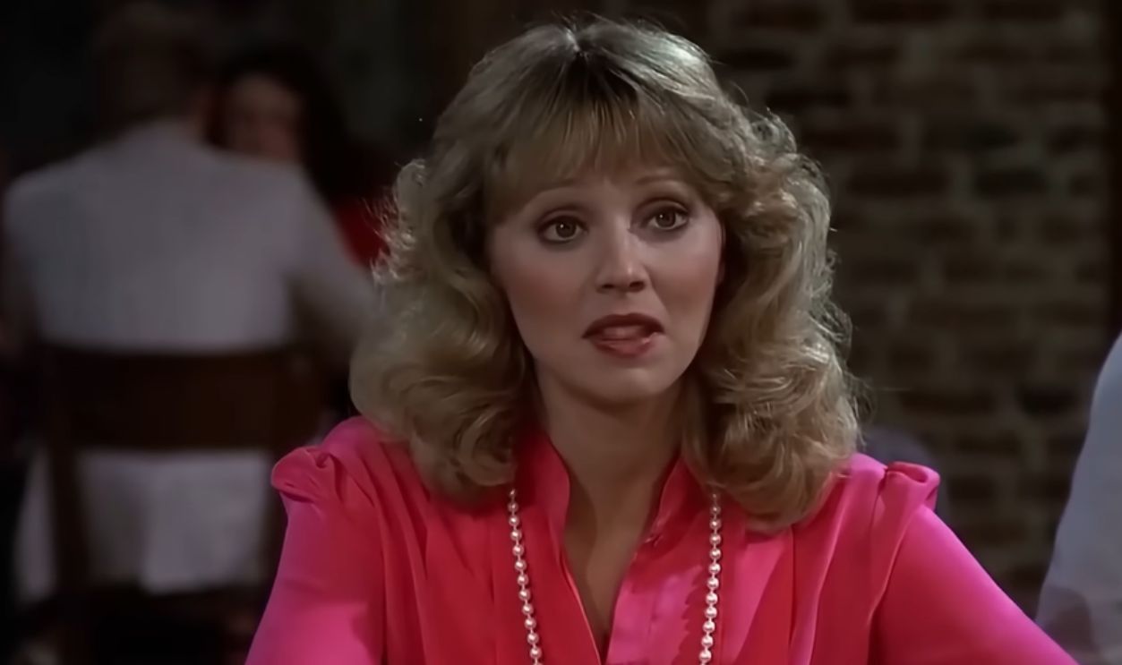 Screenshot from Cheers (1982–1993)