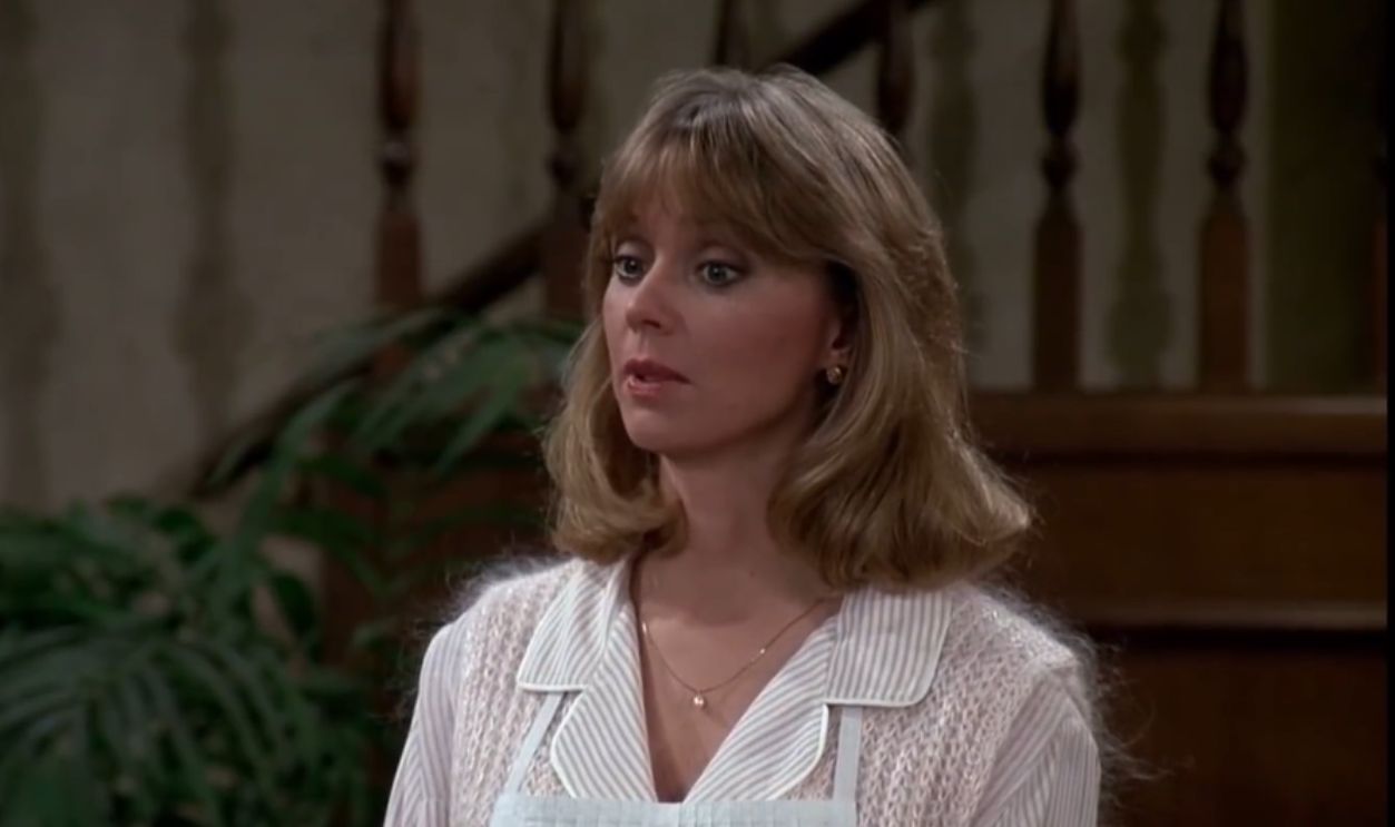 Screenshot from Cheers (1982–1993)