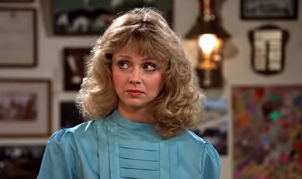 Screenshot from Cheers (1982–1993)