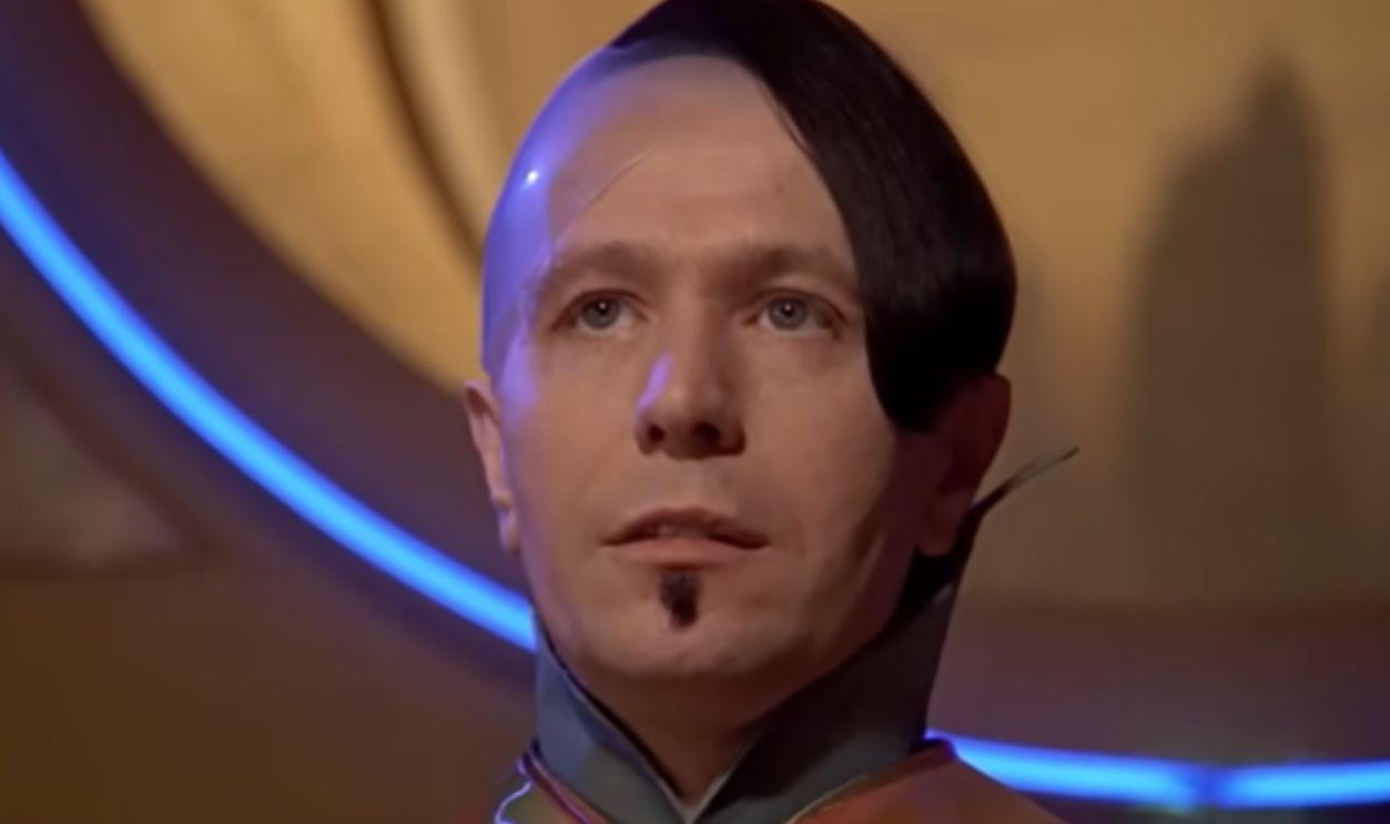 Screenshot from The Fifth Element (1997)