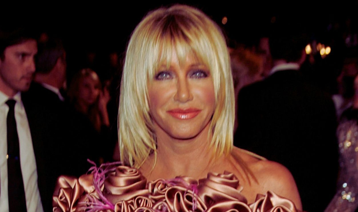 Actress Suzanne Somers arrives at the 2007 Vanity Fair Oscar Party at Mortons on February 25, 2007 in West Hollywood, California.