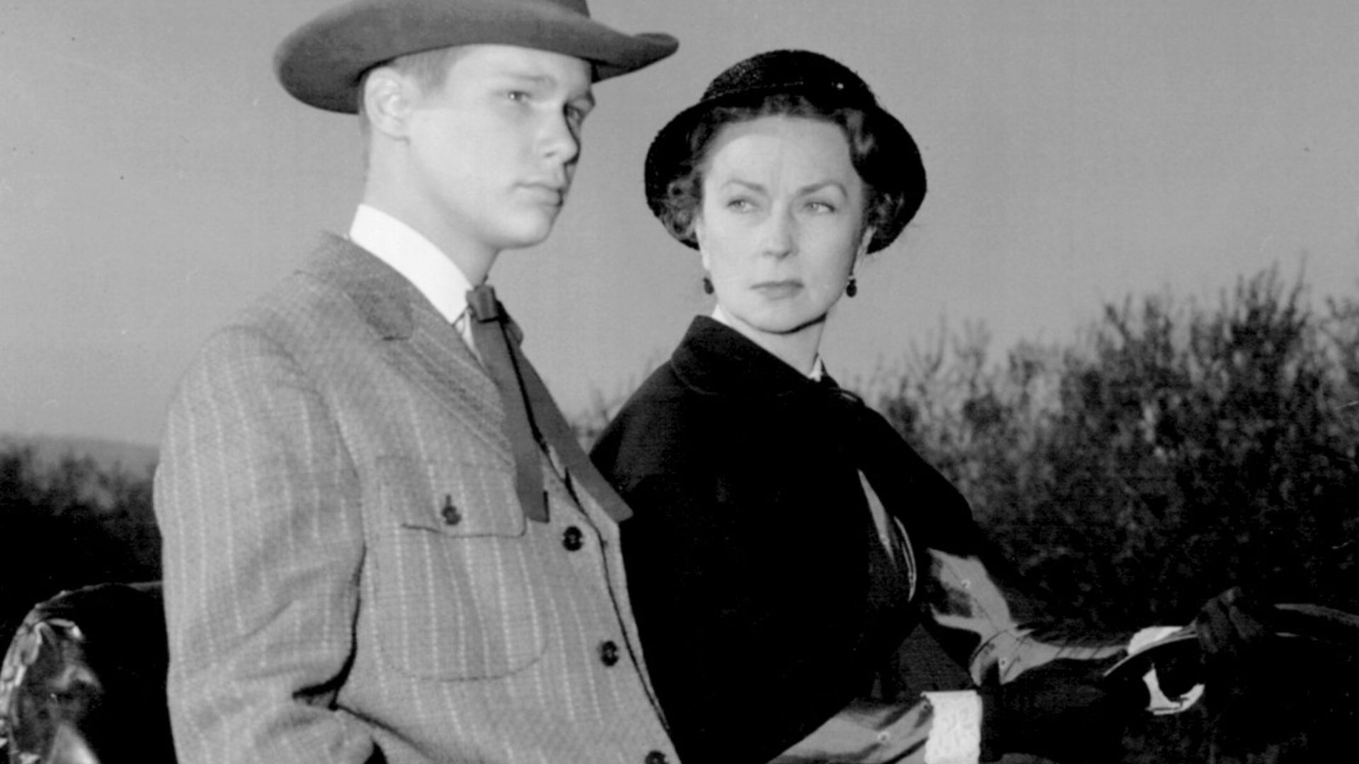 Photo of Brandon deWilde and Agnes Moorehead in the Alcoa Theatre presentation of