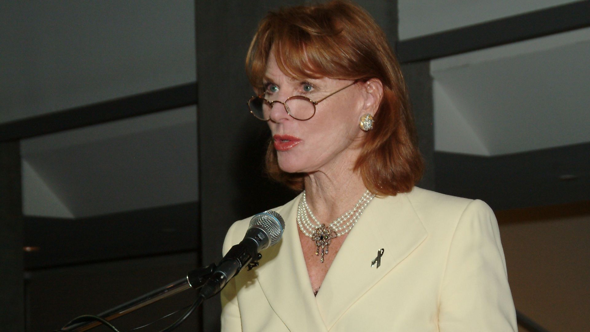 Event co-host Mariette Hartley speaks at the podium during the 2005 Voice Awards event held on July 20 at the Skirball Cultural Center's Ahmanson Ballroom in Los Angeles, CA.