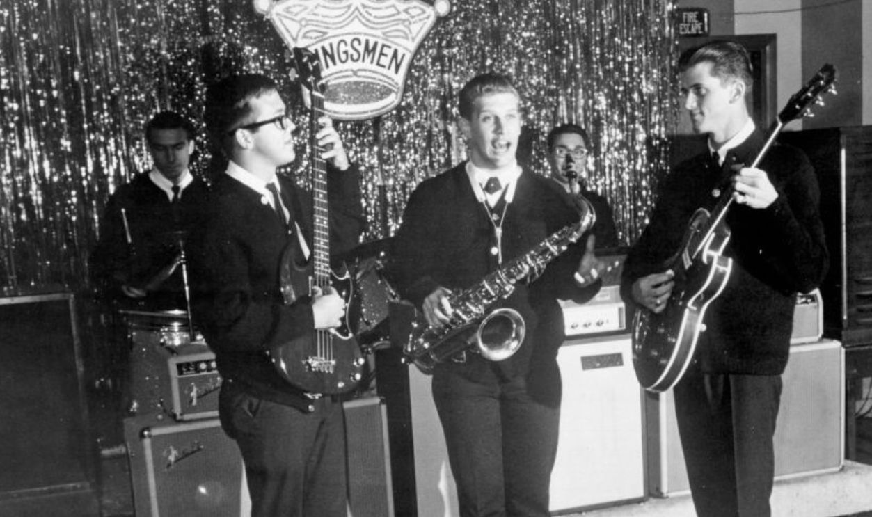  Kingsmen Touring Group On Stage